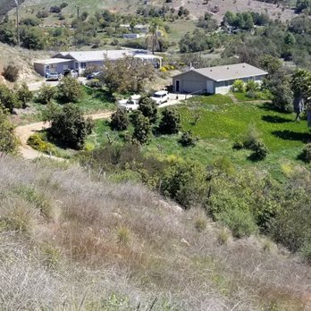 Morning Song Farm - Bunny Hill (top) and the neighboring unit showing parking, as well. - Bed & Breakfast Near Me - Rainbow, California Morning Song Farm - Bunny Hill (top) and the neighboring unit showing parking, as well. - Bed & Breakfast Near Me - Rainbow, California