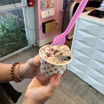 Licked - Kitty Kitty Bang Bang - Ice Cream & Frozen Yogurt Near Me - Sacramento, California
