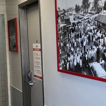 Original Tommy's - a crowd of people - Burgers Near Me - Pico Rivera, California