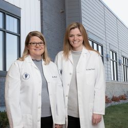 Aurora Veterinary Care - Dr. Alissa Leistico & Dr. Beth Poulsen