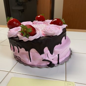 Ralphs Fresh Fare - The cake is sliding off - Grocery Near Me - Aliso Viejo, California
