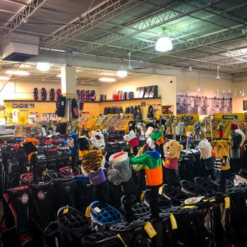 Edwin Watts Golf - Bag Floor - Golf Equipment Near Me - Atlanta, Georgia
