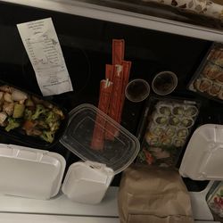 More veggies than chicken. Gave me total of about 10-12 pieces of chicken. I will be going to Fugi for now on.