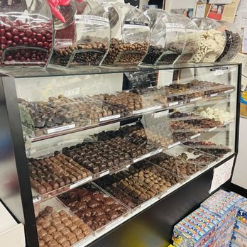 Candy Co. - Candy Stores Near Me - South Yarmouth, Massachusetts
