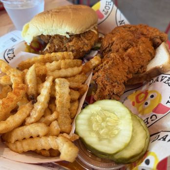 Dave's Hot Chicken - Chicken Shop Near Me - Fort Myers, Florida