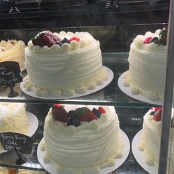 McDade's Wine & Spirits - Berry burg cake