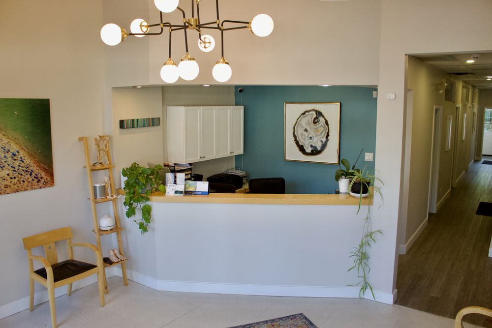 Russell Hill Chiropractic & Natural Health logo