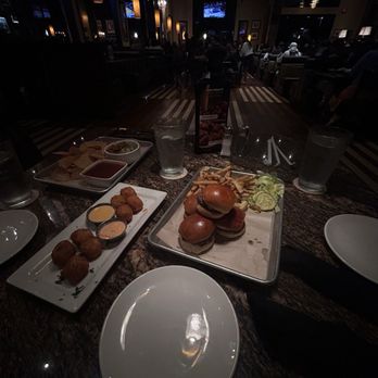 BJ's Restaurant & Brewhouse - Pizza Near Me - Dublin, California