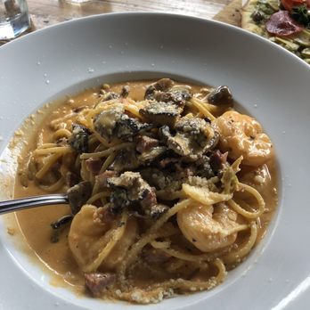 Mizza - Spicy Shrimp and Pink Vodka Sauce Spaghetti - Italian Near Me - Santa Barbara, California Mizza - Spicy Shrimp and Pink Vodka Sauce Spaghetti - Italian Near Me - Santa Barbara, California