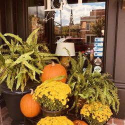 Living & Giving - Store front