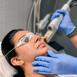 AviClear: First laser targeting acne at its source
AviClear: Primer tratamiento láser que ataca al acné desde su origen