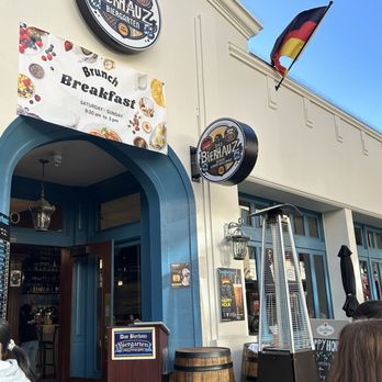 Das Bierhauz - Beer Gardens Near Me - Redwood City, California Das Bierhauz - Beer Gardens Near Me - Redwood City, California