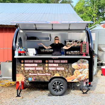 Kandie's Korn - a man behind a food truck - Food Trucks Near Me Kandie's Korn - a man behind a food truck - Food Trucks Near Me