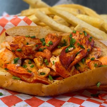 Pike Place Chowder - Connecticut-Style Lobster Roll - Served Warm (whole) - Seafood Near Me - Seattle, Washington Pike Place Chowder - Connecticut-Style Lobster Roll - Served Warm (whole) - Seafood Near Me - Seattle, Washington