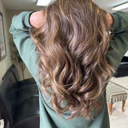Waves Hair Studio - Highlights, cut & style