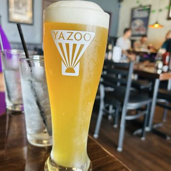 Boston Commons - 20oz beer - Seafood Near Me - Nashville, Tennessee