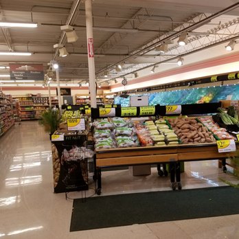 Harding's Market - the produce section of a grocery store - Grocery Near Me - Bangor, Michigan