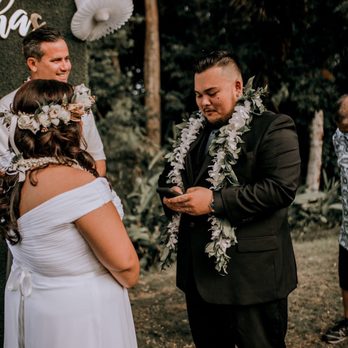 Hawaii Wedding Officiant - Officiants Near Me - Honolulu, Hawaii Hawaii Wedding Officiant - Officiants Near Me - Honolulu, Hawaii