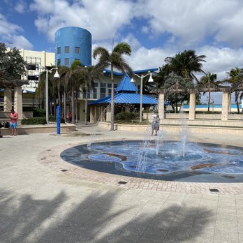 Charnow Park - Fountain - Parks Near Me - Hollywood, Florida Charnow Park - Fountain - Parks Near Me - Hollywood, Florida