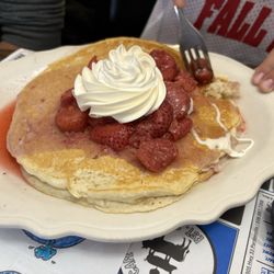 On The Way Cafe - Pancakes with strawberries