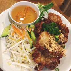 Ph By Pho Hung Vietnamese Kitchen - Vermicelli salad with grilled chicken - Looks like more of a noodles & chicken type dish than a salad :( Only 1 sprig of mint :(