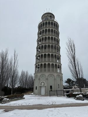 Leaning Tower of Niles by null