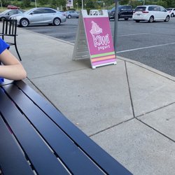 Kiwi Yogurt - Outside