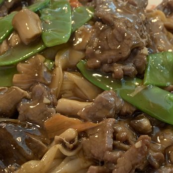 Lagoon Chinese Restaurant - Beef Oyster sauce chow fun...minus the bean sprouts - Chinese Near Me - Honolulu, Hawaii