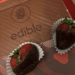 Chocolate covered Delicious Fruit Design Dipped Strawberries - Regular Chocolate covered Delicious Fruit Design Dipped Strawberries - Regular