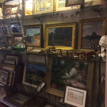 Pasadena Antique Center - Beautiful paintings - Antiques Near Me - Pasadena, California