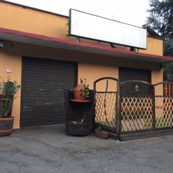 Taverna Re Lasagna - The view my wife and I were met with during normal business hours according to their website.