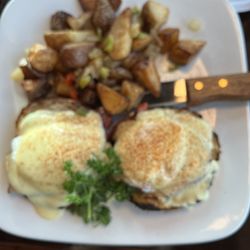 Traditional eggs Benedict