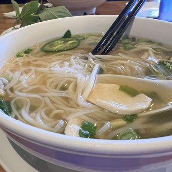 Basil Leaf Vietnamese Restaurant - Chicken (White Meat) Soup - Vietnamese Near Me - Albuquerque, New Mexico