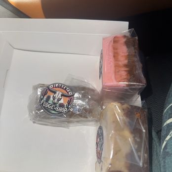 Florence Fudge Shop & Cafe - Root beer, Amaretto & Peanut Butter fudge! Sooooo good!!!! - Cafes Near Me - Florence, Arizona Florence Fudge Shop & Cafe - Root beer, Amaretto & Peanut Butter fudge! Sooooo good!!!! - Cafes Near Me - Florence, Arizona