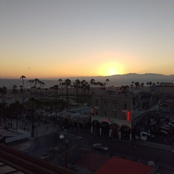 High Rooftop Lounge - Sunset view - Lounges Near Me - Venice, California High Rooftop Lounge - Sunset view - Lounges Near Me - Venice, California