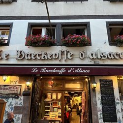 Le Baeckeoffe d'Alsace - The entrance with small outdoor deck.