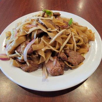Delicious Garden - Beef Chow Fun - Chinese Near Me - Oakland, California