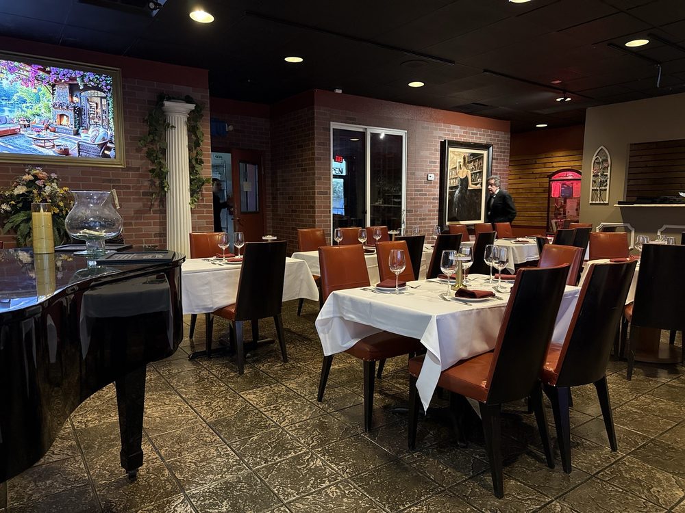 Viareggio Italian Restaurant - Photo 2