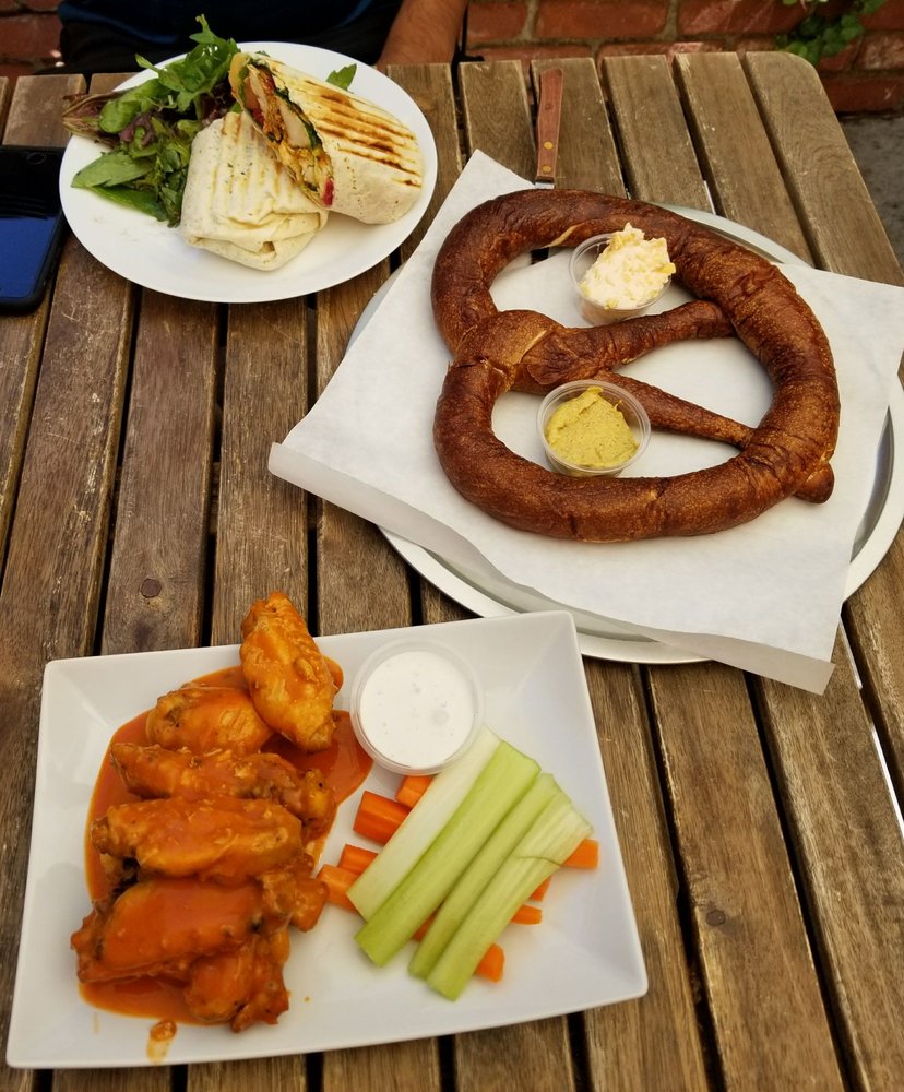 THEE ELBOW ROOM 296 Photos & 286 Reviews Gastropubs 2418 Honolulu