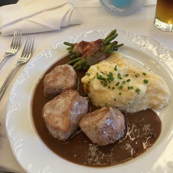 Südtiroler Stuben - Schweinefilet mit Bohnen und Püree - German Near Me - Essen, NW Südtiroler Stuben - Schweinefilet mit Bohnen und Püree - German Near Me - Essen, NW