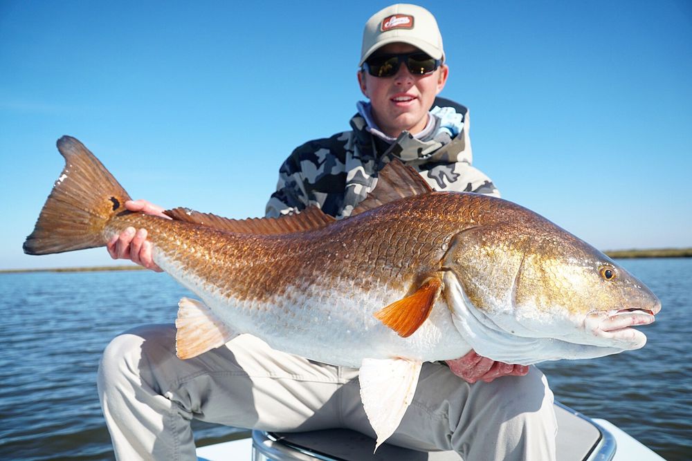 Muy Grande Fishing Charters Logo