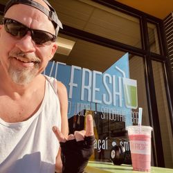 Live Fresh Cold Pressed Juice + Smoothie Bar - Refreshing smoothie