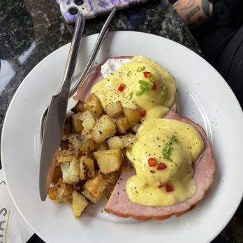 Laporta's Restaurant - Eggs Benedict - New American Near Me - Alexandria, Virginia Laporta's Restaurant - Eggs Benedict - New American Near Me - Alexandria, Virginia