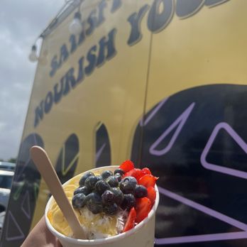 Mo 'Ono Hawai'i - Açaí bowl - Food Trucks Near Me - Kahului, Hawaii