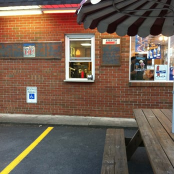 Tasty Treat - Side walk up window with picnic benches. - Ice Cream & Frozen Yogurt Near Me - Utica, New York