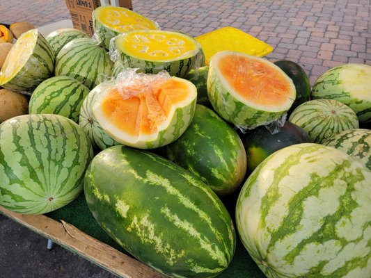 The Riverside Downtown Farmers Market by null