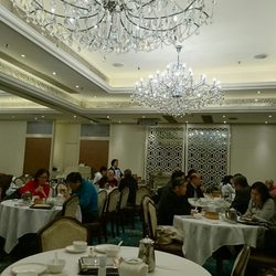翠園 - Traditional dim sum hall setting.