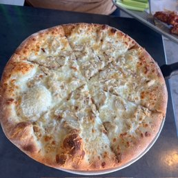 18" Garlic Chicken Pizza