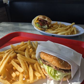 Victor's Villa III - Mamma - Burgers Near Me - West Covina, California