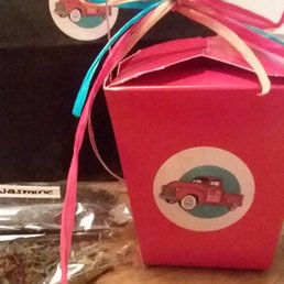 lovely gift wrapping, gratis!